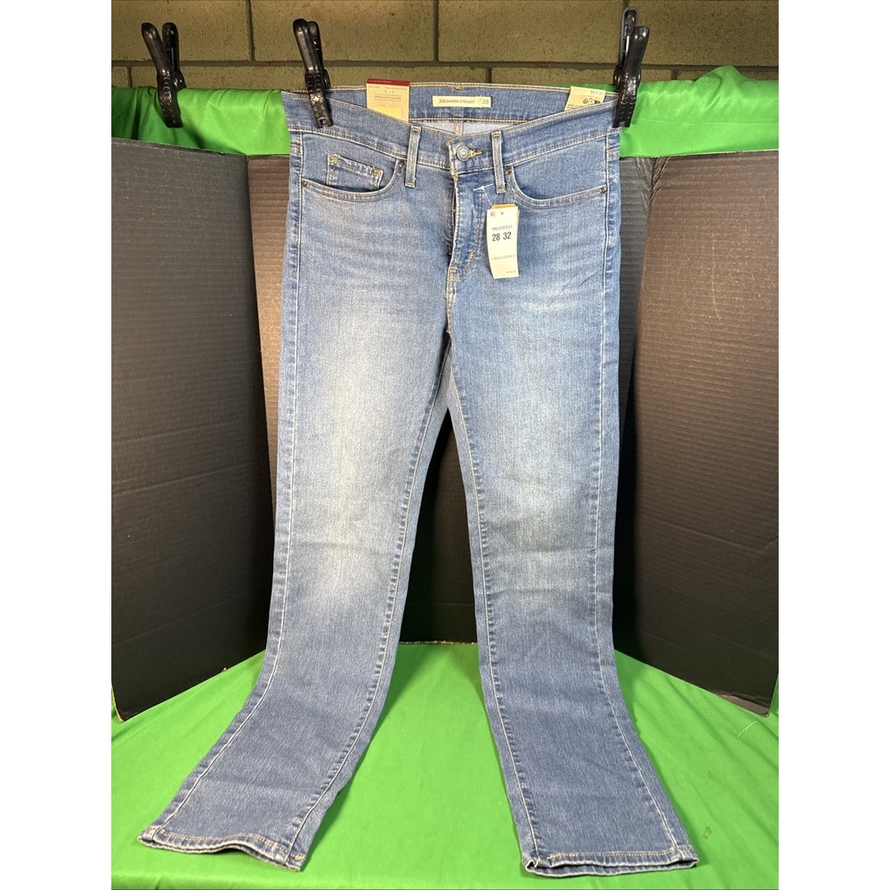 NWT Levi's Women's Denim 314 Shaping Straight Jean Size 28 x 32 Medium Wash